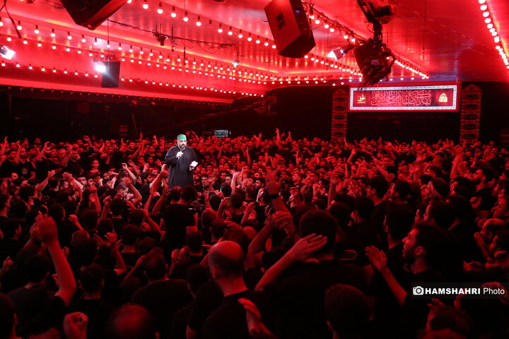 مراسم شب عاشورا با مداحی مجید بنی فاطمه