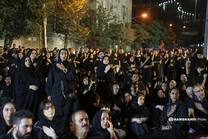 مراسم شب عاشورا با مداحی مجید بنی فاطمه