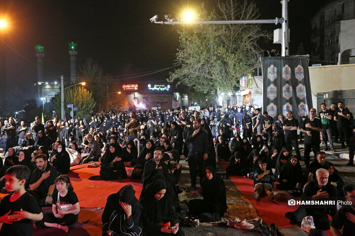 مراسم شب عاشورا با مداحی مجید بنی فاطمه