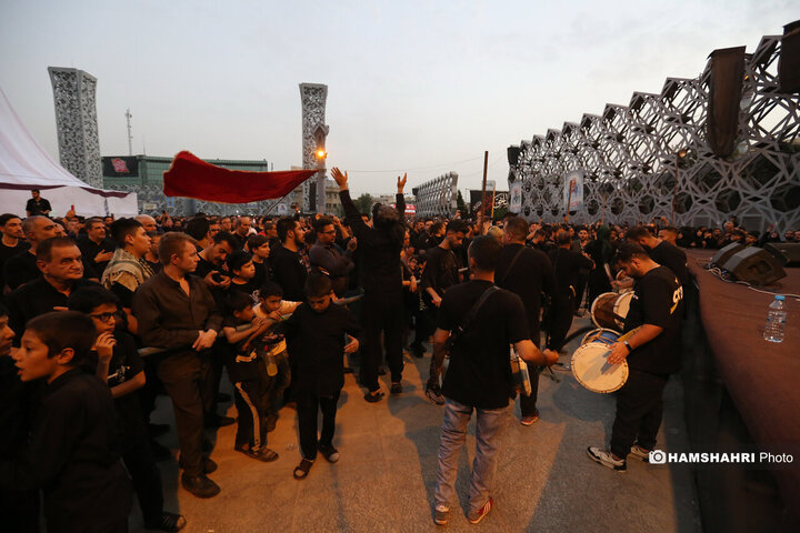 خیمه سوزان عصر عاشورا در میدان امام حسین (ع)