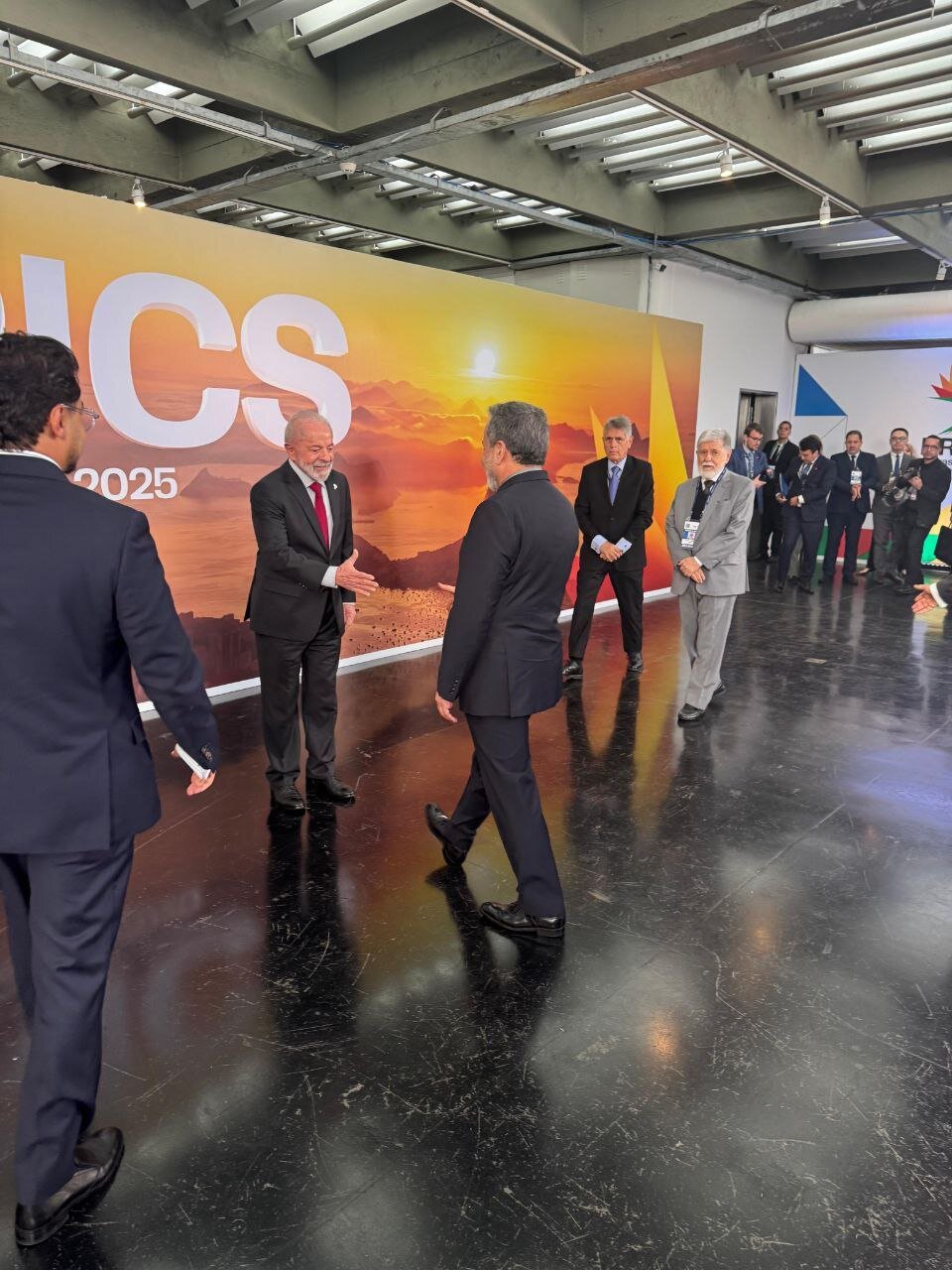 لحظه استقبال رئیس جمهور برزیل از عراقچی در ریودوژانیرو | عکس