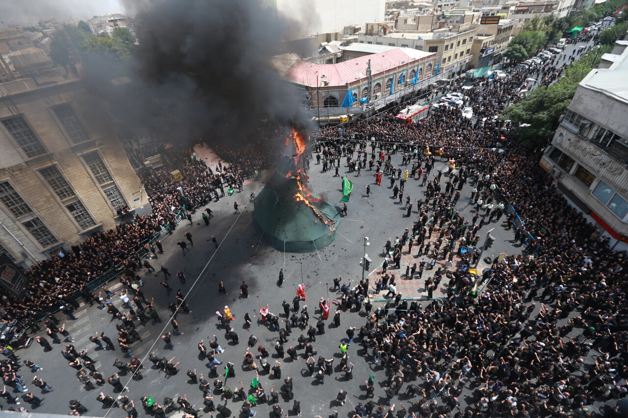 تهران سیاهپوش حسین(ع) | تصاویری از مراسم عاشورا در نقاط مختلف تهران