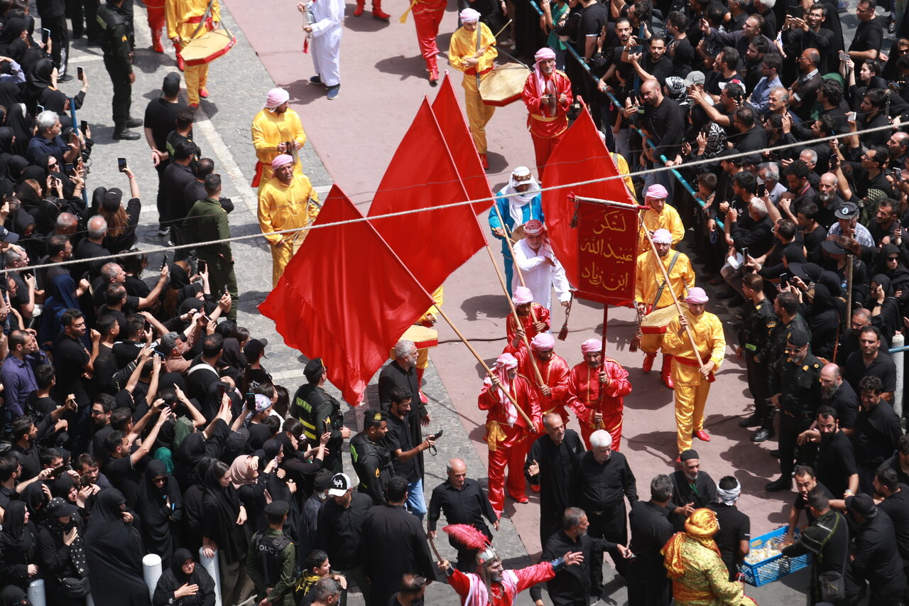 تهران سیاهپوش حسین(ع) | تصاویری از مراسم عاشورا در نقاط مختلف تهران