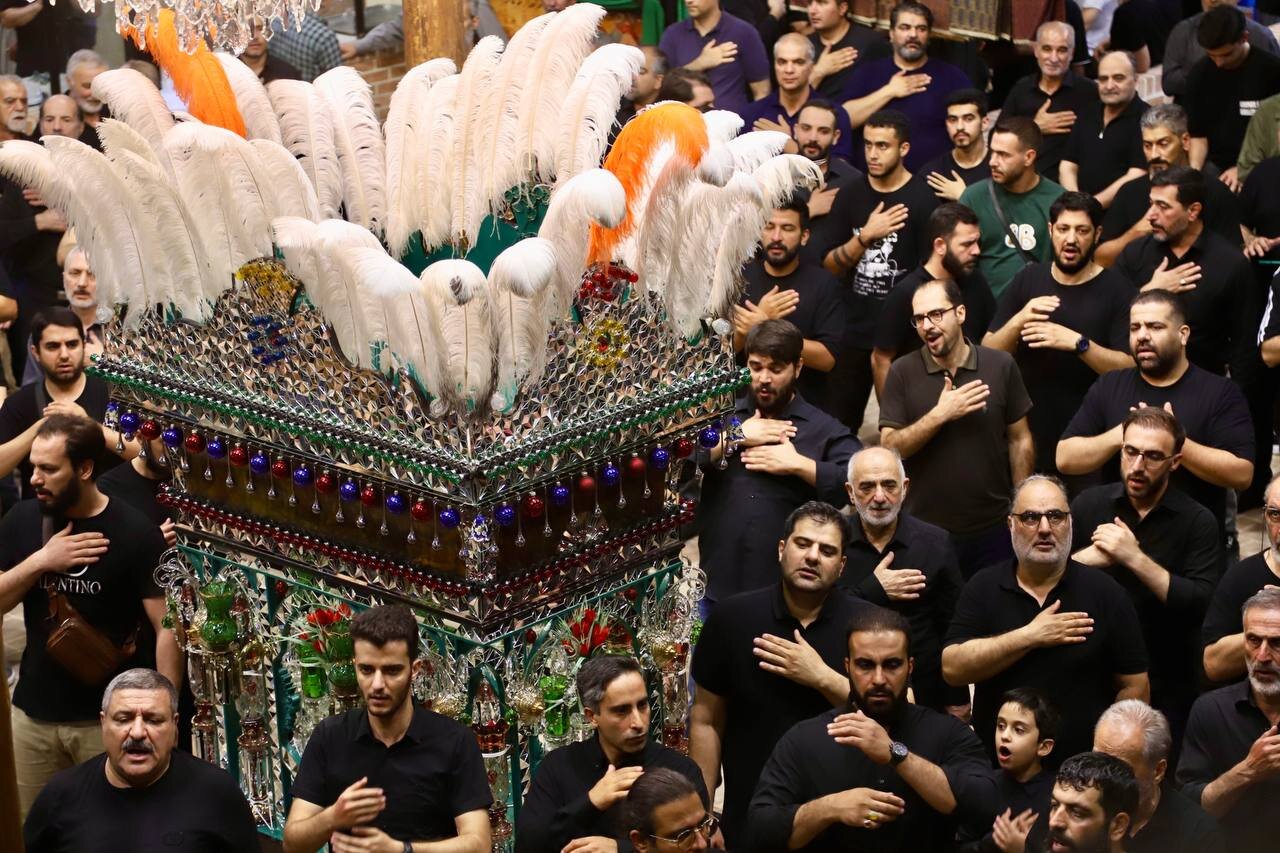 تهران سیاهپوش حسین(ع) | تصاویری از مراسم عاشورا در نقاط مختلف تهران