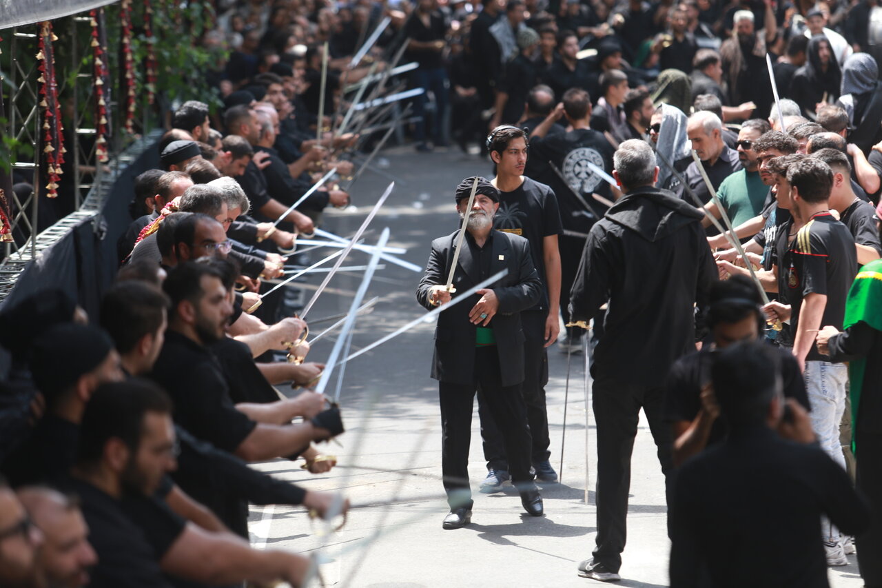 تهران سیاهپوش حسین(ع) | تصاویری از مراسم عاشورا در نقاط مختلف تهران