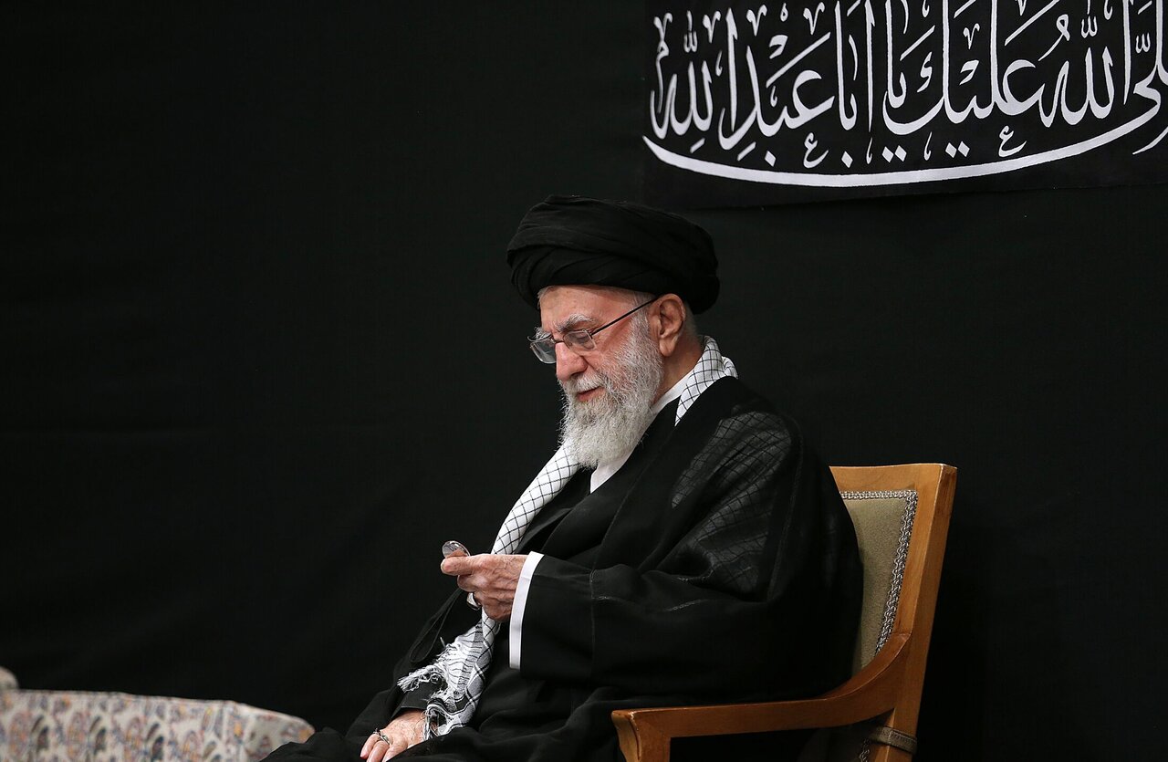 شکست عملیات روانی دشمن با تدبیر حسینی رهبر انقلاب | یزیدیان چگونه در شب عاشورا آچمز شدند؟