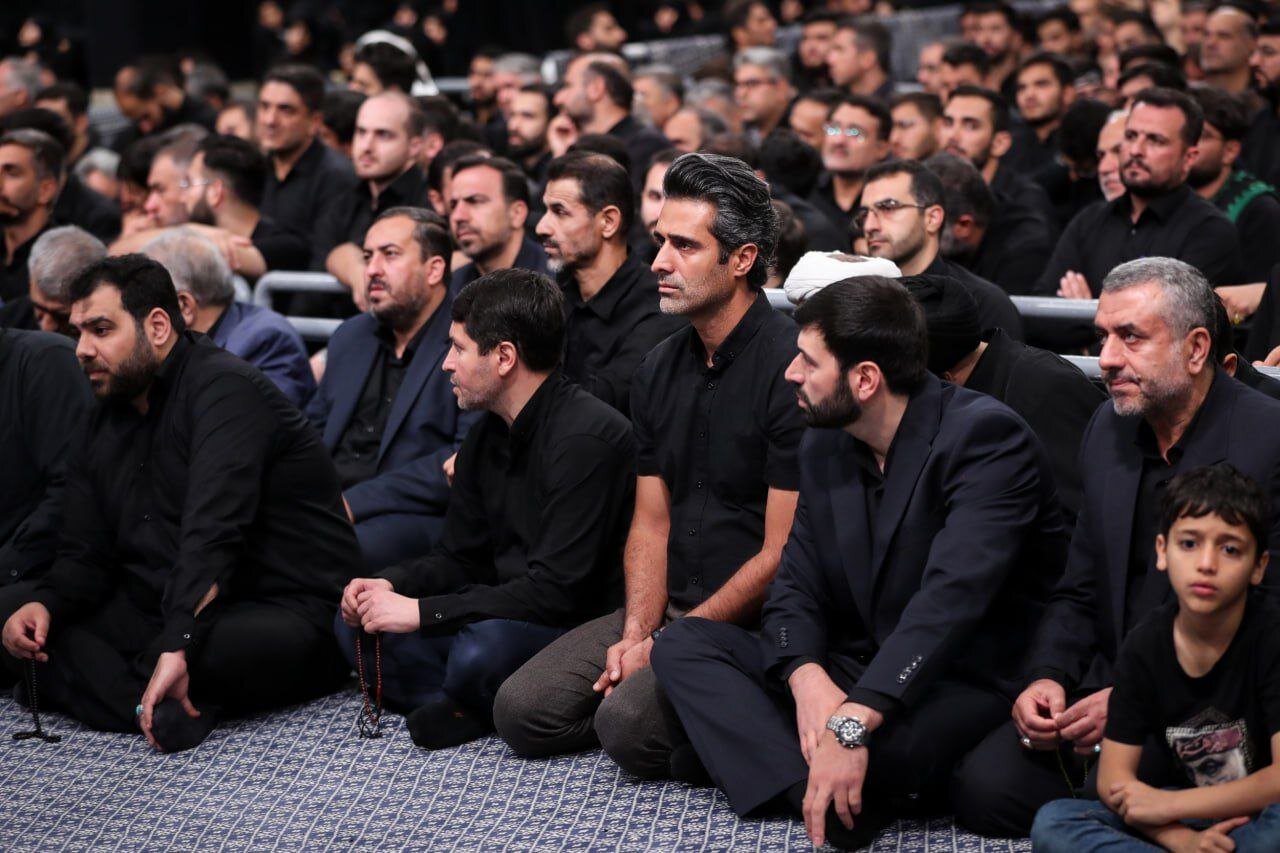 تصاویری از سحر امامی مجری شبکه خبر ، سعید لیلاز استاد دانشگاه و جواد قارایی مستند ساز در حسینیه امام خمینی(ره) | تصاویر