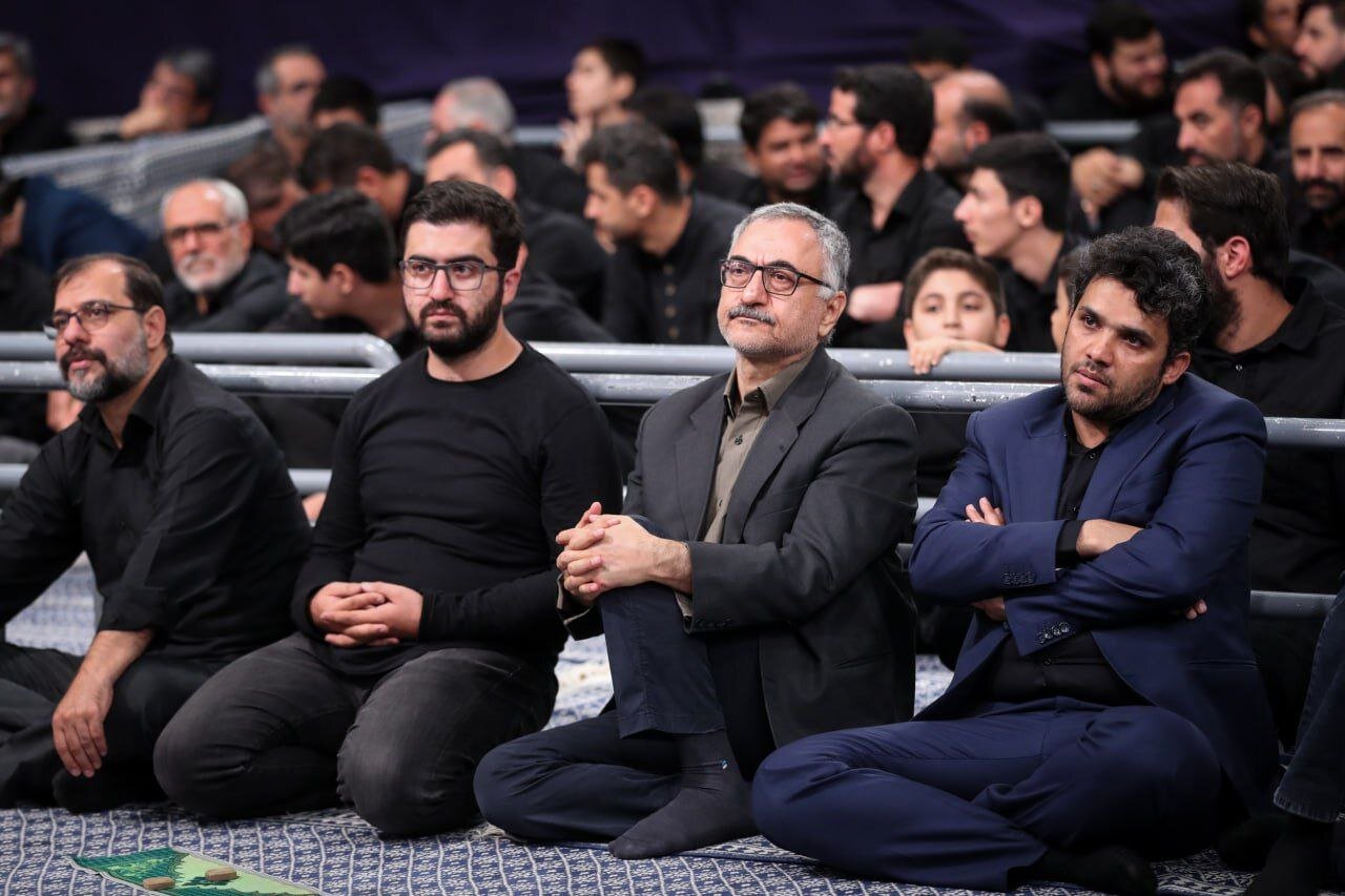 تصاویری از سحر امامی مجری شبکه خبر ، سعید لیلاز استاد دانشگاه و جواد قارایی مستند ساز در حسینیه امام خمینی(ره) | تصاویر