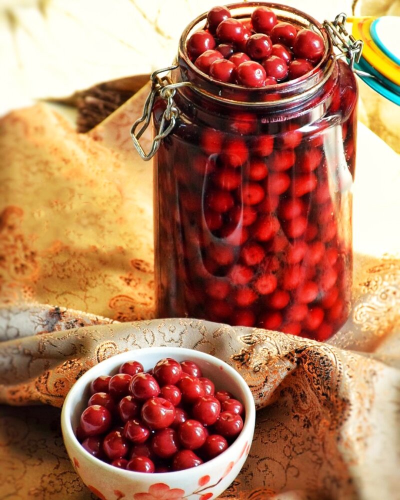 طرز تهیه ترشی آلبالو خوشرنگ و خوشمزه به روش خانگی