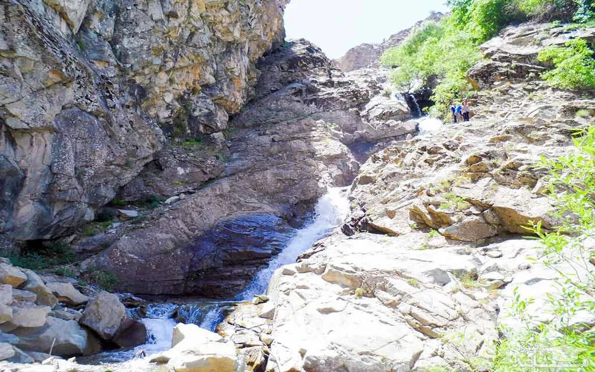 لذت اتراق کنار آبشار ایگل