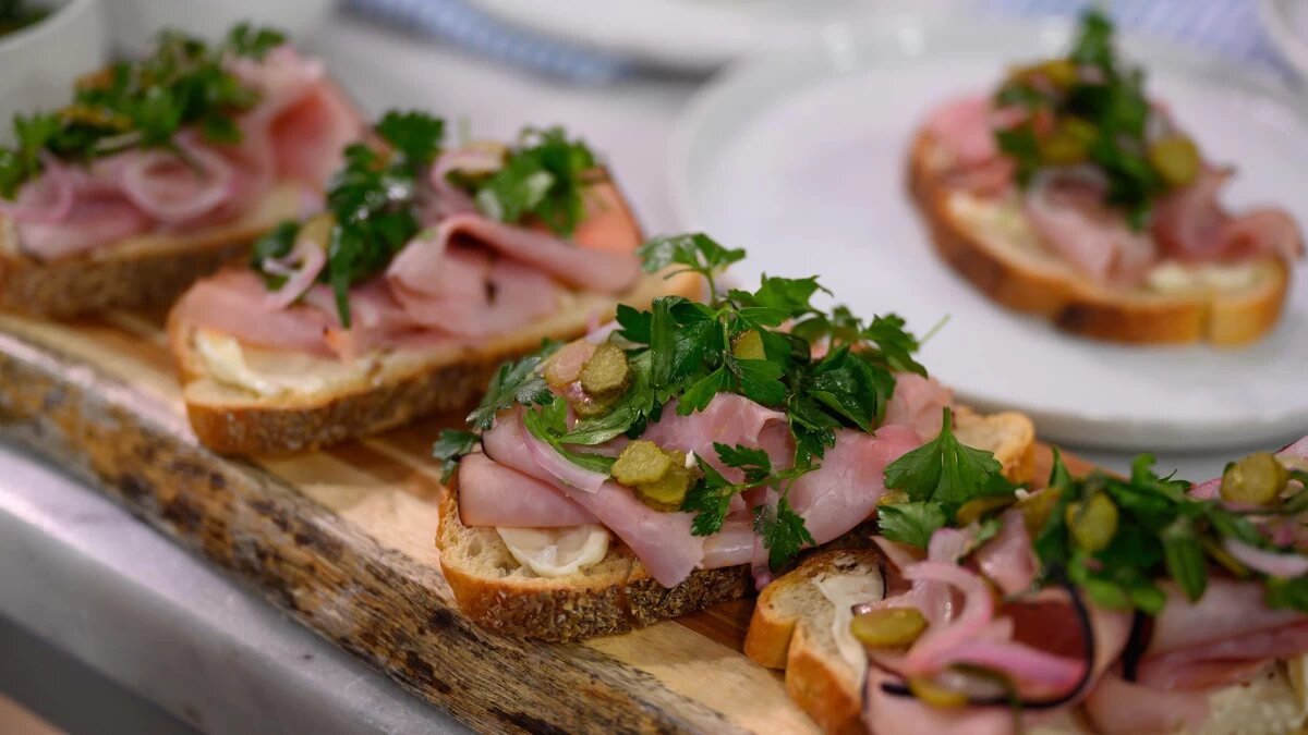 طرز تهیه ۳ مدل کاناپه تابستانی ؛ پیش غذای خوشمزه و فوری