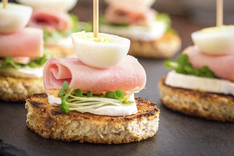 طرز تهیه ۳ مدل کاناپه تابستانی ؛ پیش غذای خوشمزه و فوری