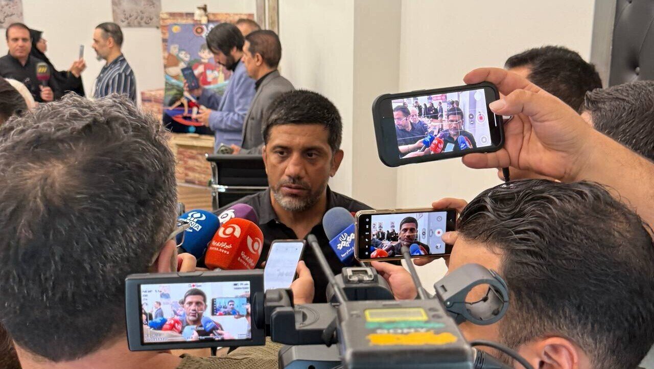دبیر