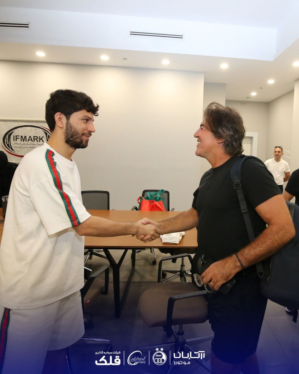 ریکاردو ساپینتو سرمربی استقلال و دستیارانش در حال انجام تست های پزشکی | تصاویر