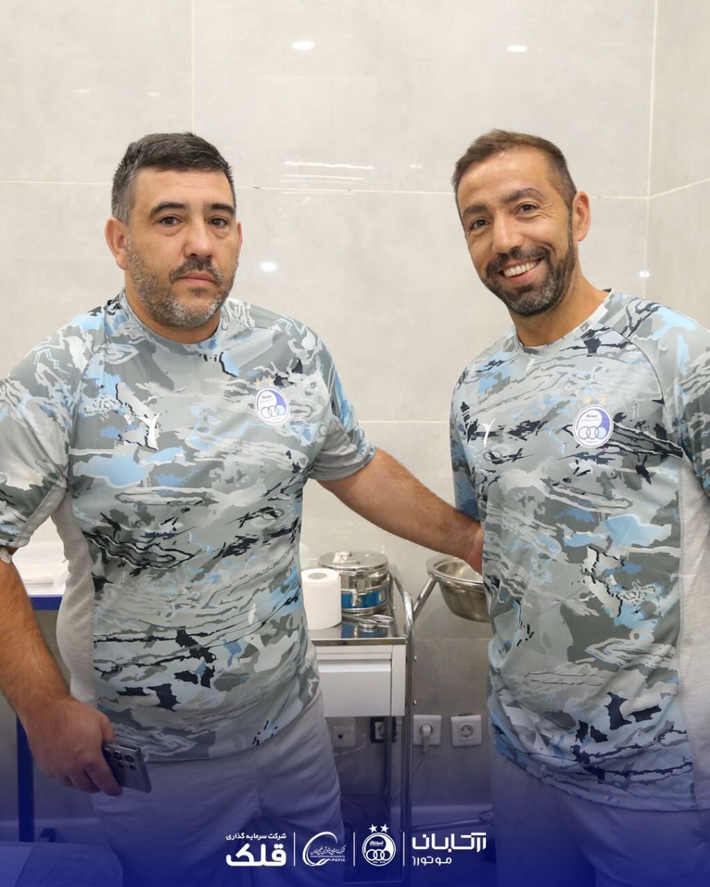 ریکاردو ساپینتو سرمربی استقلال و دستیارانش در حال انجام تست های پزشکی | تصاویر