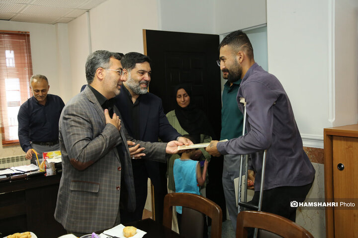 دیدار با سه تن از کارکنان میدان میوه و تره بار که در جنگ تحمیلی 12 روزه جانباز شدند