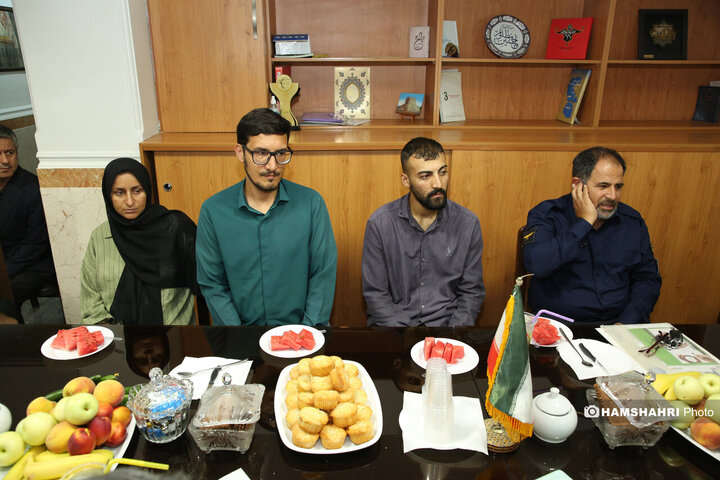 دیدار با سه تن از کارکنان میدان میوه و تره بار که در جنگ تحمیلی 12 روزه جانباز شدند