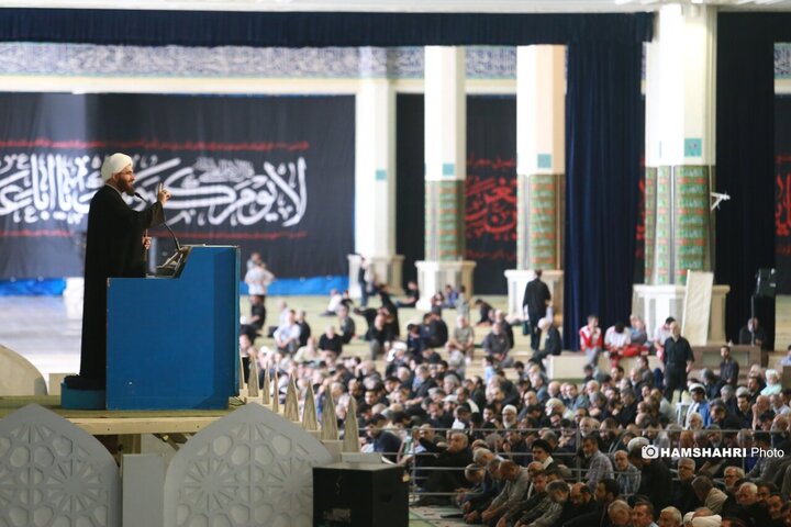 نماز جمعه امروز تهران به امامت حجت الاسلام والمسلمین حاج علی اکبری در مصلی تهران برگزار شد.