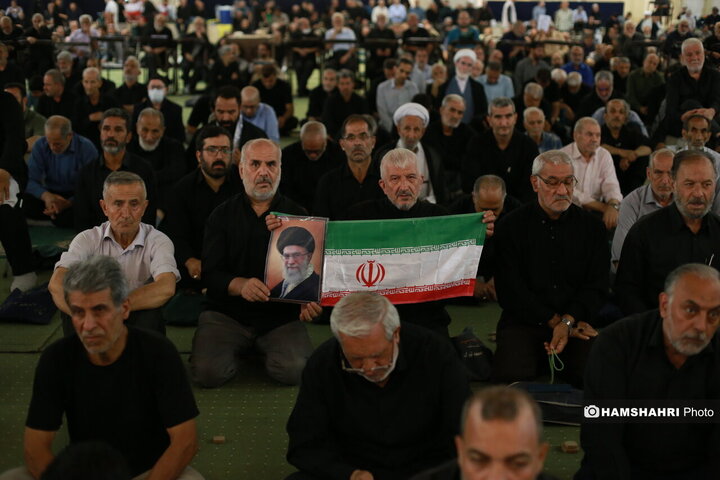 نماز جمعه امروز تهران به امامت حجت الاسلام والمسلمین حاج علی اکبری در مصلی تهران برگزار شد.