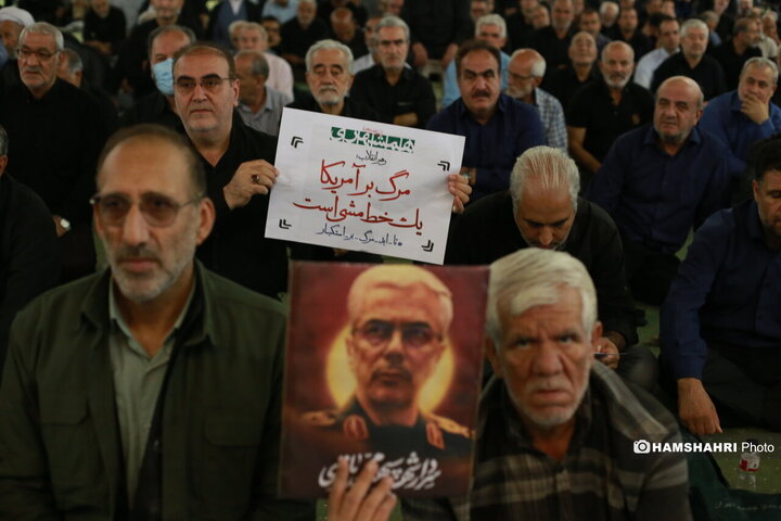 نماز جمعه امروز تهران به امامت حجت الاسلام والمسلمین حاج علی اکبری در مصلی تهران برگزار شد.