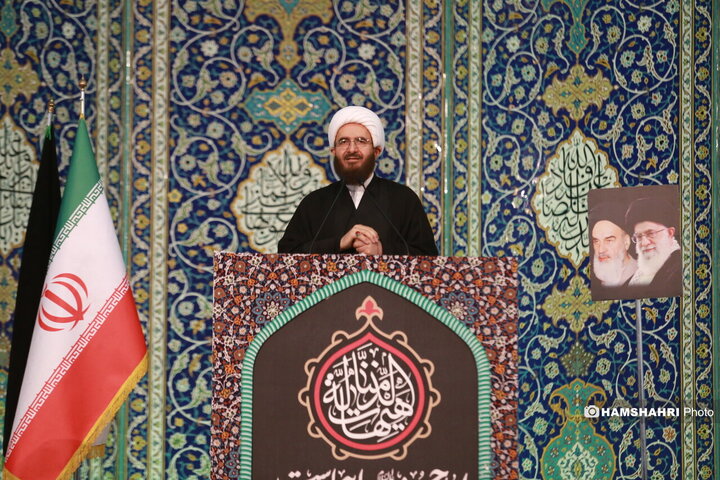 نماز جمعه امروز تهران به امامت حجت الاسلام والمسلمین حاج علی اکبری در مصلی تهران برگزار شد.