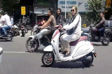زنان موتورسوار در برزخ گواهینامه