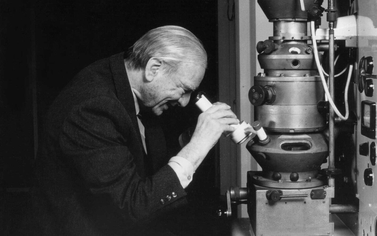 میکروسکوپ چگونه اختراع شد | از لنزهای ساده تا کاوش دنیای نادیدنی