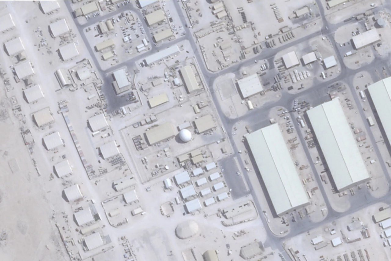 تصاویر واضح از قبل و بعد اصابت دقیق موشک ایرانی به آنتن ارتباطات ماهواره‌ای پایگاه آمریکا در قطر | گنبد ارتباط امن آمریکا در قطر محو شد | تصاویر