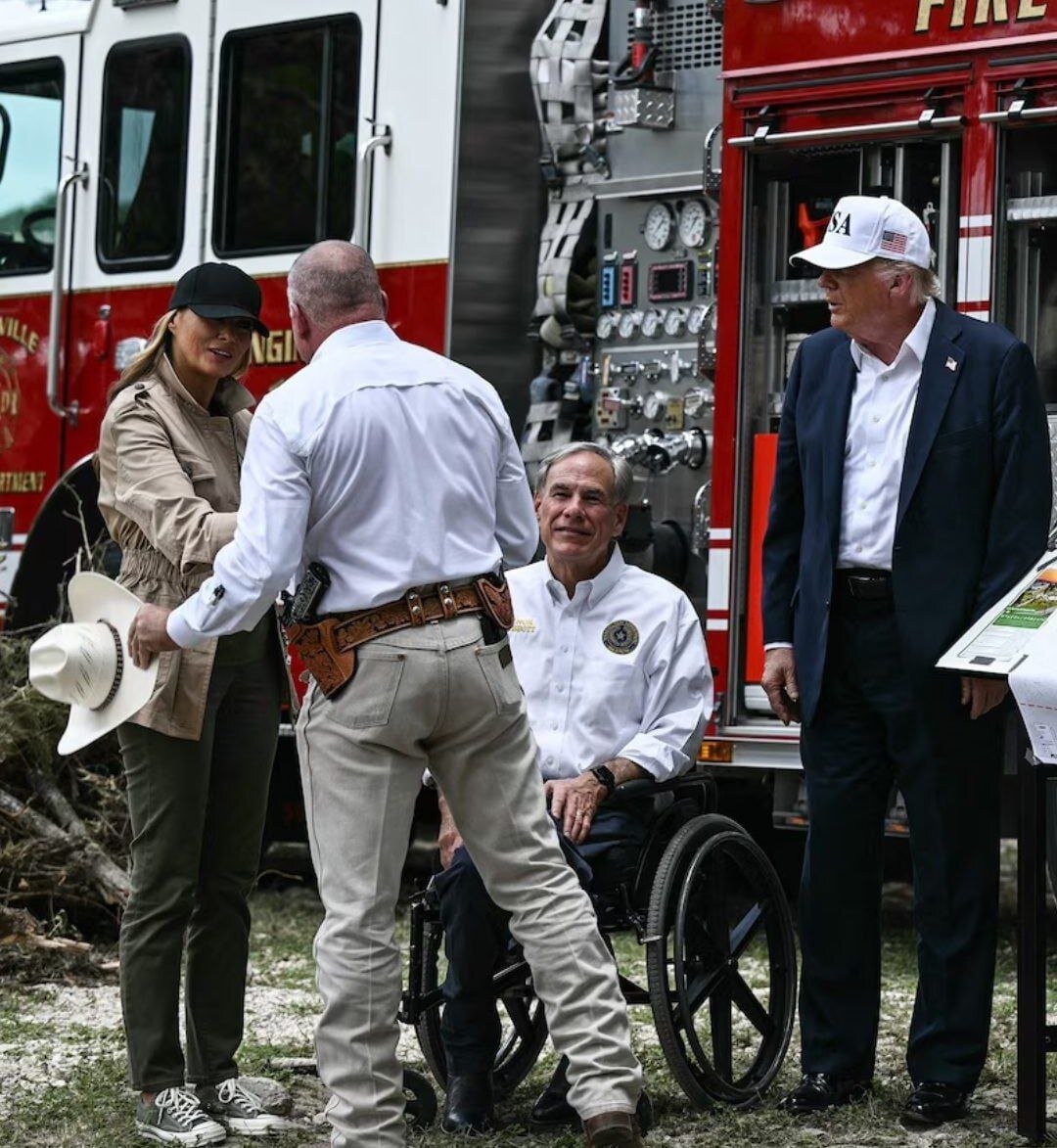 ترامپ با کلاه سفید در میان ویرانی‌ها سیل تگزاس | تصاویر
