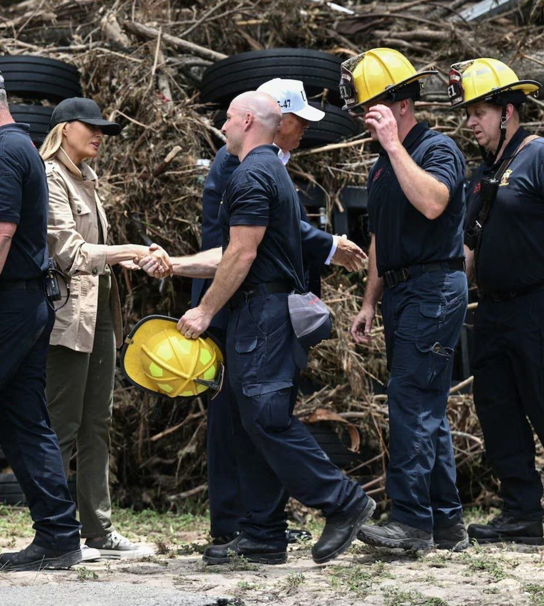 ترامپ با کلاه سفید در میان ویرانی‌ها سیل تگزاس | تصاویر