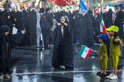 پلاکاردهایی که زنان مشهدی در روز عفاف و حجاب با خود حمل میکردند | تصاویر