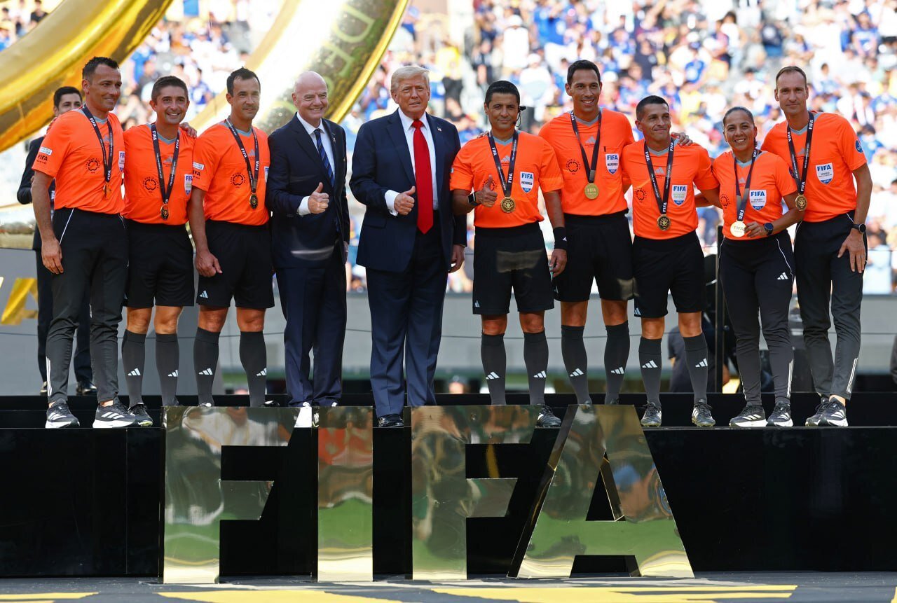 ژست زشت فغانی مقابل ترامپ (عکس)