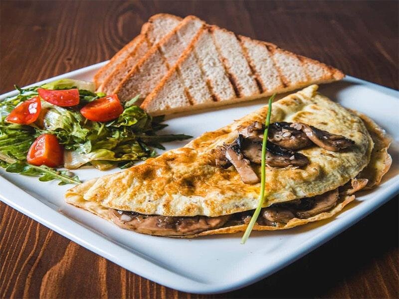 طرز تهیه املت اسپانیایی با شیر ؛ صبحانه ای مقوی و خوشمزه املت اسپانیایی