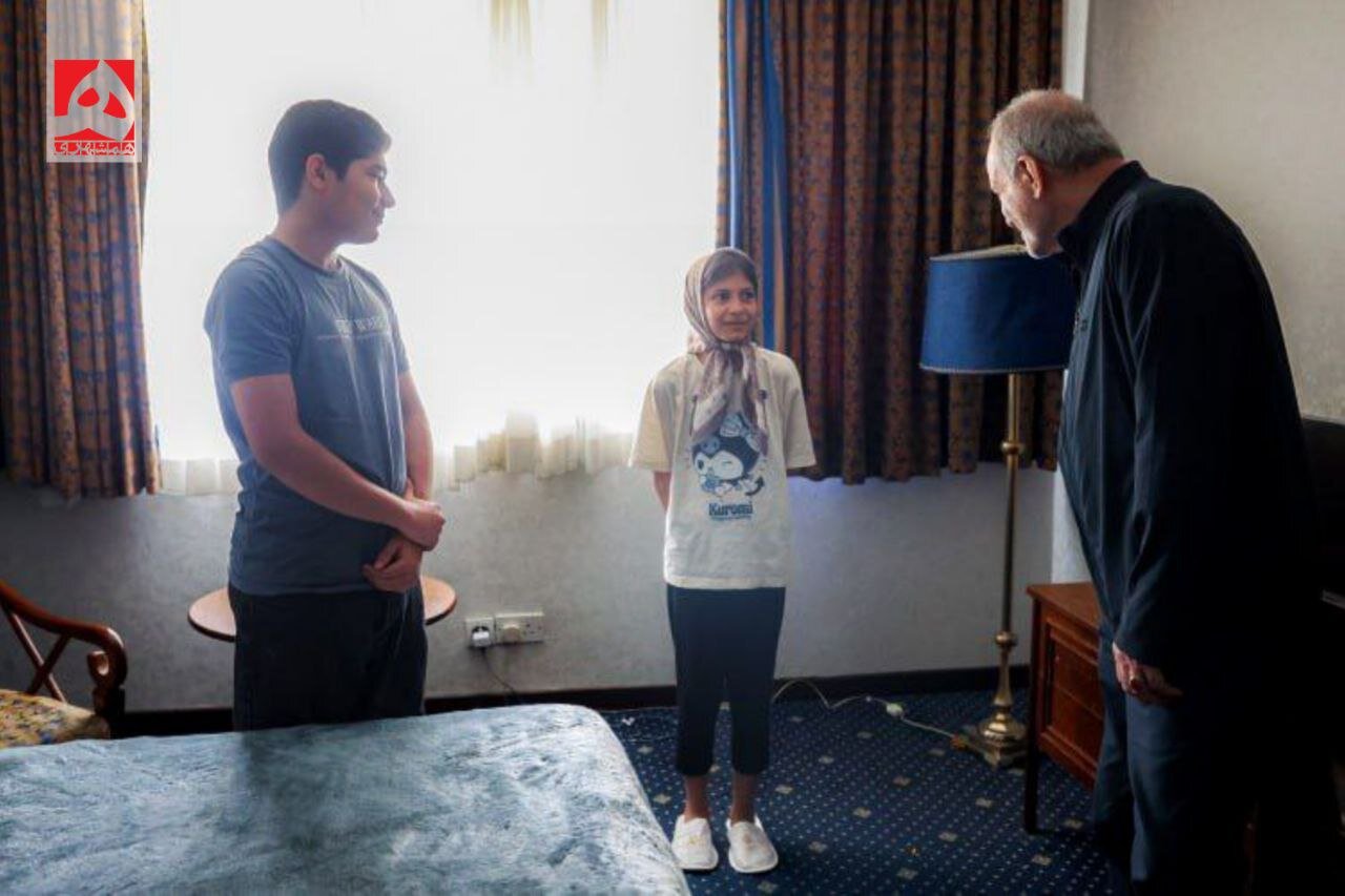 بازدید پزشکیان، زاکانی و معتمدیان از وضعیت اسکان خانوادههای جنگ زده | تصاویر