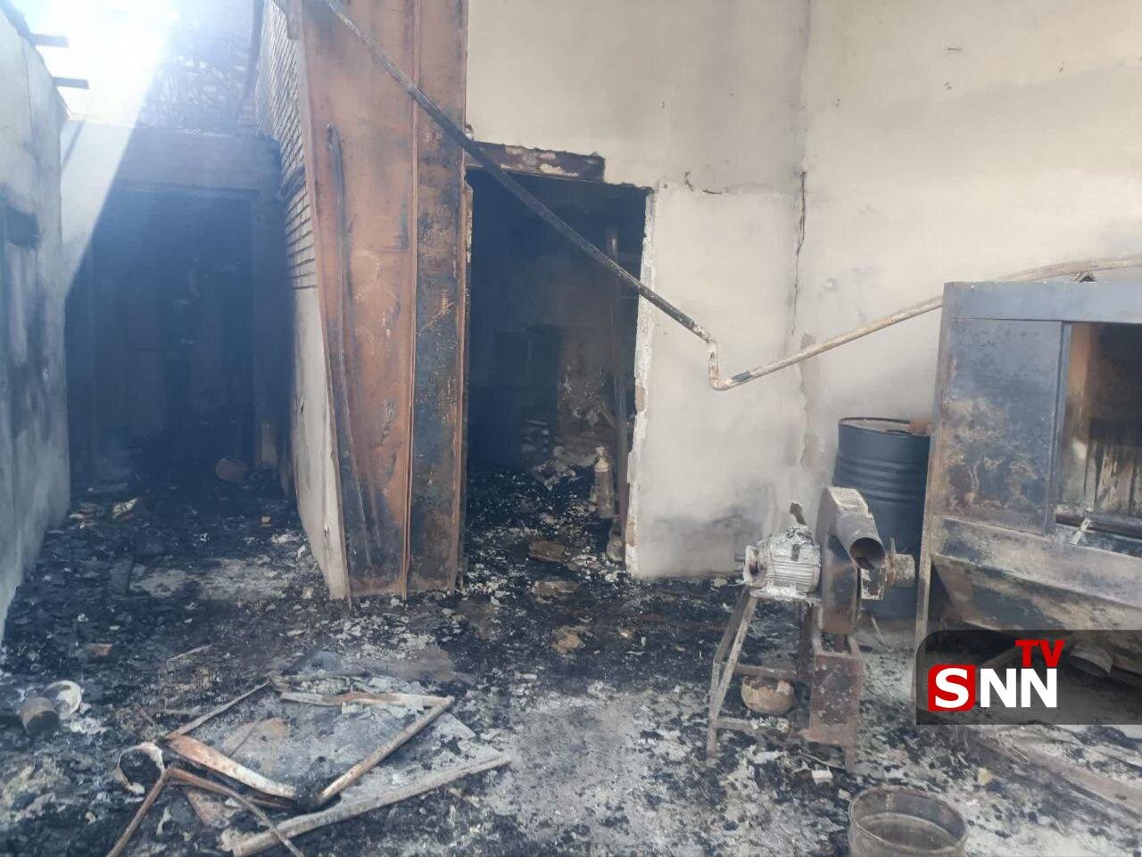 اطفاء حریق یک کارگاه تولید مبل در کرج + ویدئو