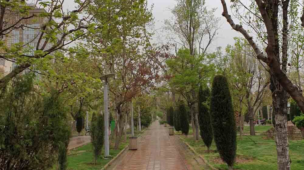 گشت و گذار در یک باغ قجری