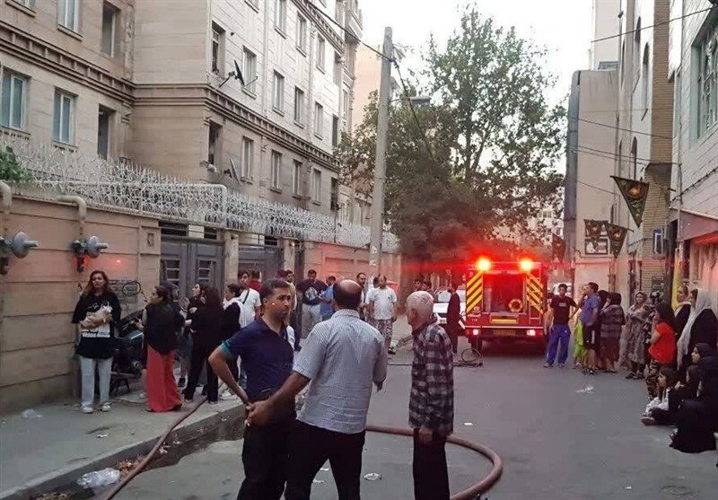 آتشسوزی در مجتمع مسکونی تهران + جزئیات و تصاویر