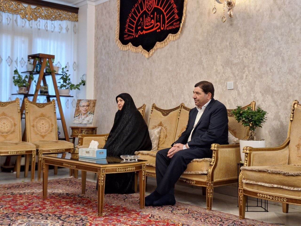 خانواده شهید باقری میزبان مشاور و دستیار مقام معظم رهبری | تصاویر