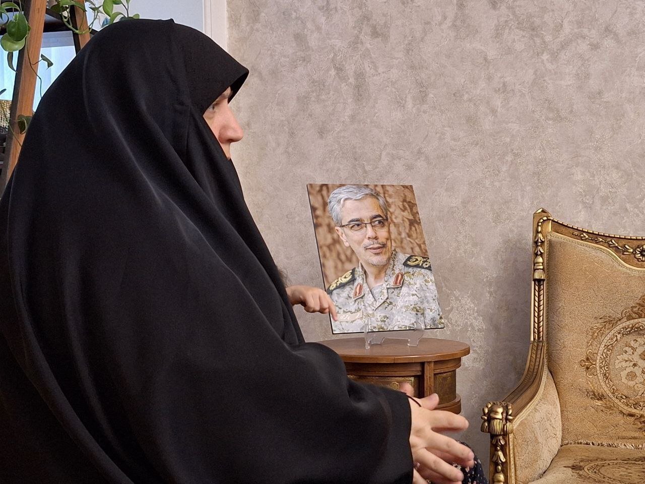 خانواده شهید باقری میزبان مشاور و دستیار مقام معظم رهبری | تصاویر