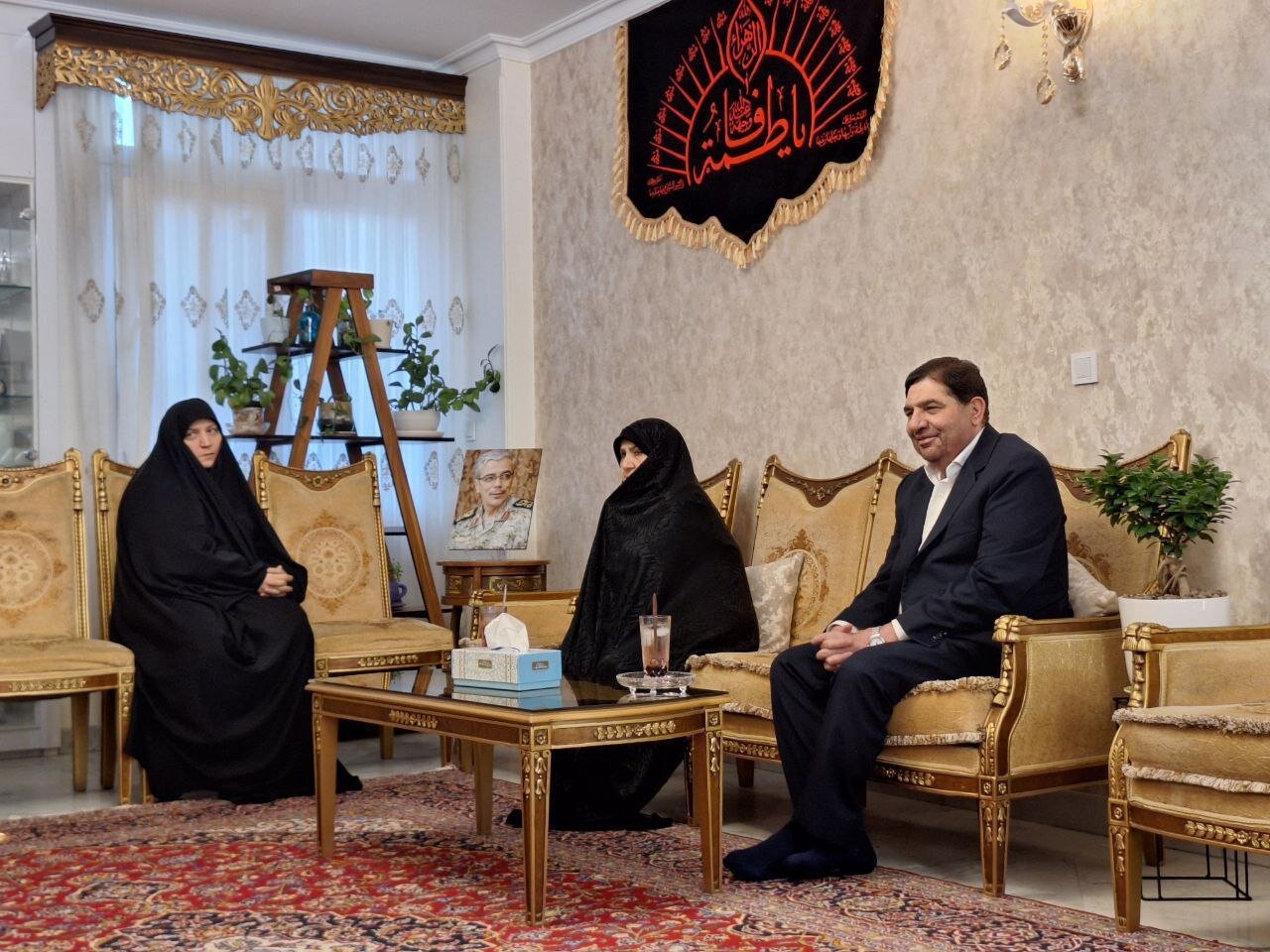 خانواده شهید باقری میزبان مشاور و دستیار مقام معظم رهبری | تصاویر