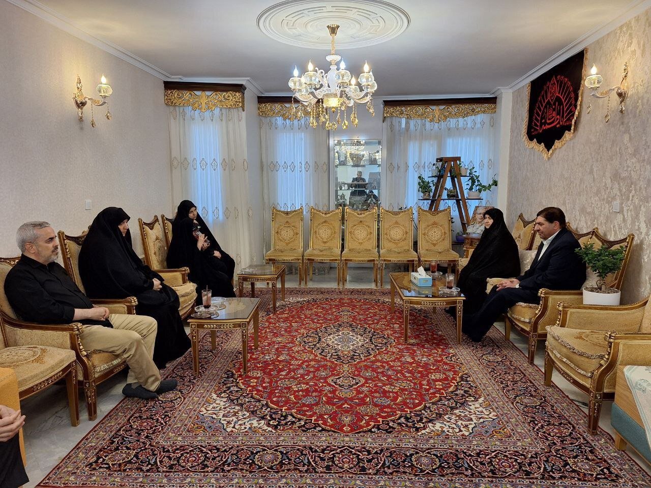 خانواده شهید باقری میزبان مشاور و دستیار مقام معظم رهبری | تصاویر