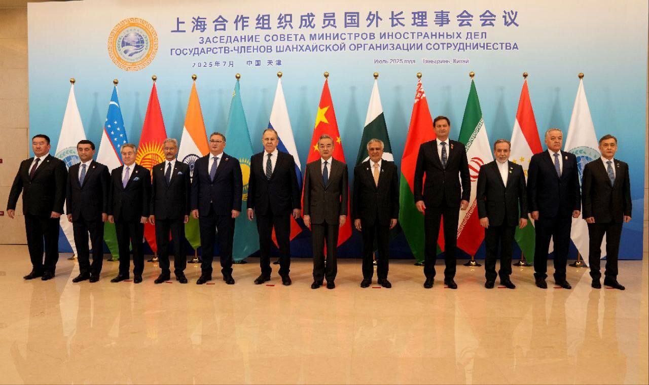 وزرای شرکت کننده در اجلاس شانگهای چین دست در ست هم عکس یادگاری گرفتند | تصاویر