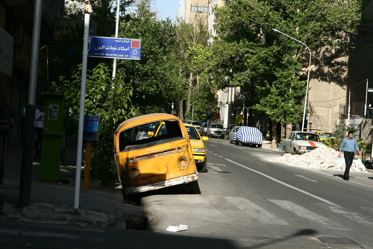 جلوه گری صنایع دستی در خیابان ویلا