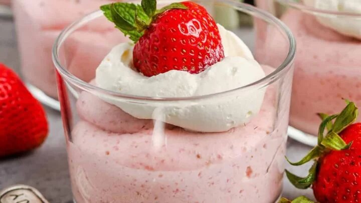 موس توت فرنگی؛ دسر شیک و خوشمزه تابستانی