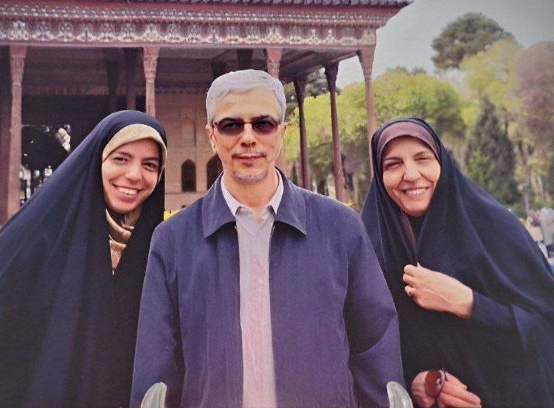 تصویری از شهید سردار محمد باقری به همراه همسر و دخترش