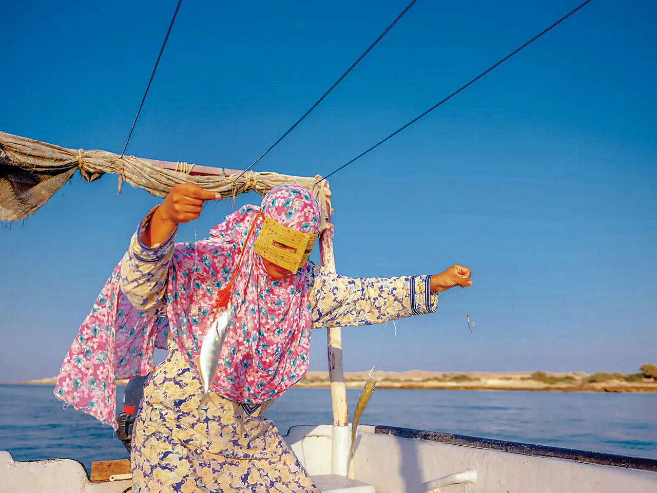 روایت زنان ماهیگیر جزیره هنگام در قاب دوربین و نگاه جهانیان