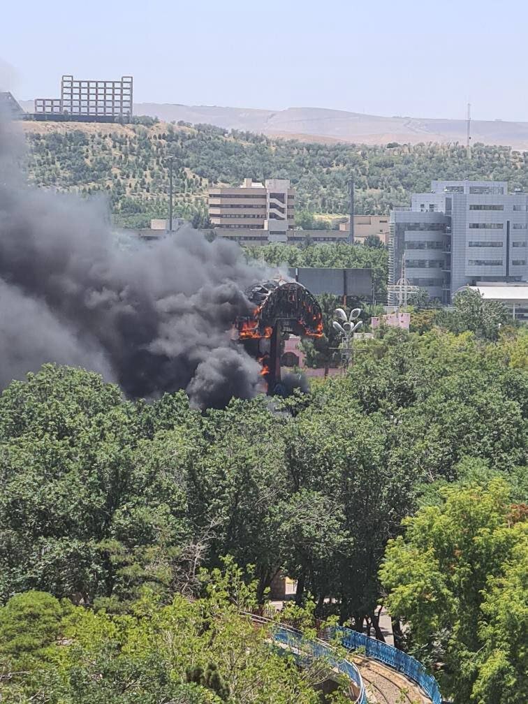 آتش گرفتن دستگاه رنجر در شهربازی تبریز + تصاویر | جوشکاری موجب آتشسوزی دستگاه شهربازی باغلارباغی شد