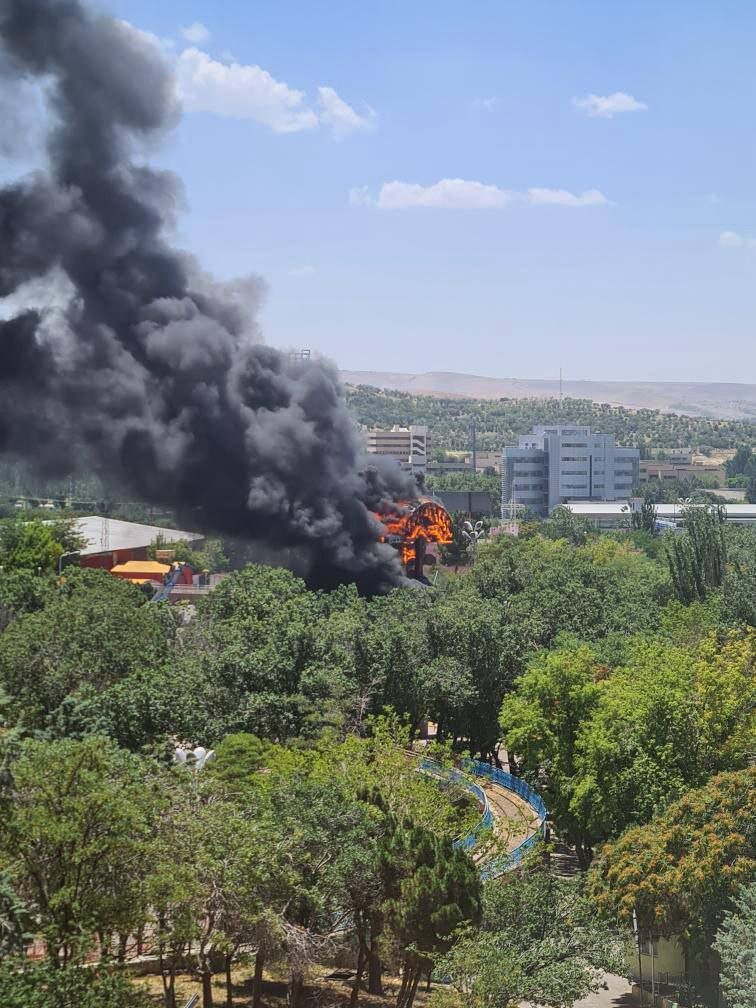 آتش گرفتن دستگاه رنجر در شهربازی تبریز + تصاویر  | جوشکاری موجب آتش‌سوزی دستگاه شهربازی باغلارباغی شد 