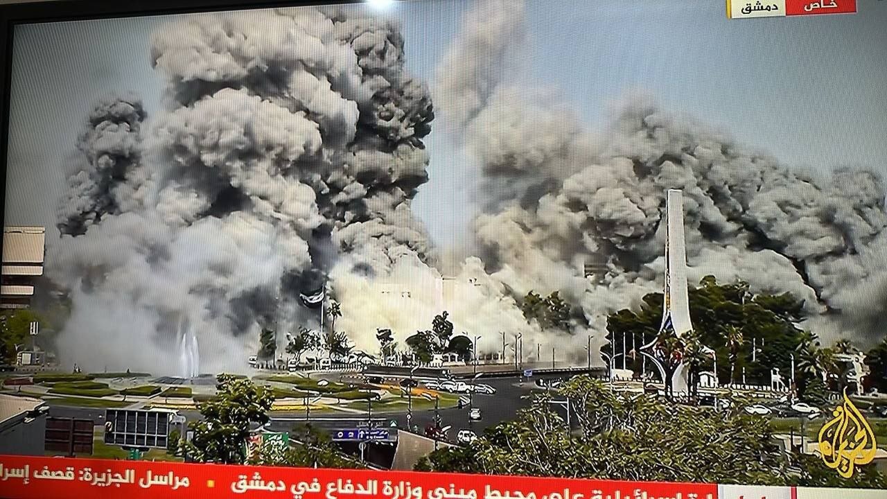 جدیدترین تصاویر از ستاد کل ارتش تحریرالشام‌ در دمشق پس از حملات جنگنده‌های رژیم صهیونیستی