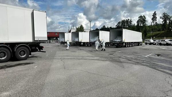 کامیون کامیون جسد+ عکس | تحویل ۱۰۰۰ جسد از سربازان اوکراین توسط روسیه